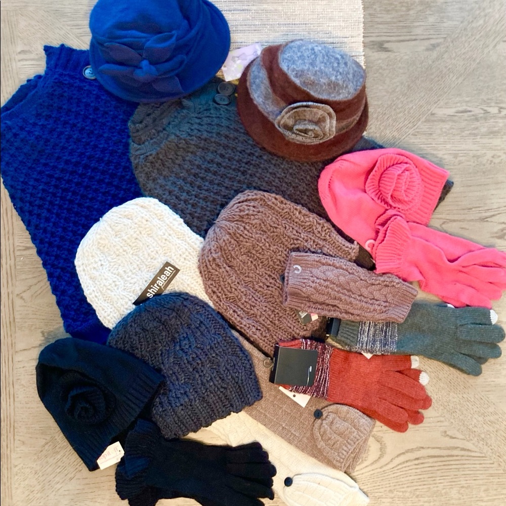 NWT Assortment of hats, gloves, mittens/scarves.